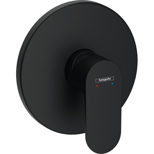 Czarna matowa bateria prysznicowa z okrągłą tarczą i prostokątną dźwignią, na której widnieje logo "hansgrohe" oraz oznaczenia temperatury w postaci czerwonej i niebieskiej kropki.
