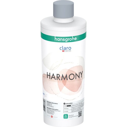 Biała butelka z szarym korkiem, na której widnieje zielony pasek z napisem "hansgrohe" oraz logo "claro SWISS". Na etykiecie znajduje się duży napis "HARMONY" oraz informacje o produkcie, takie jak pojemność 300 litrów i czas użytkowania 6 miesięcy.