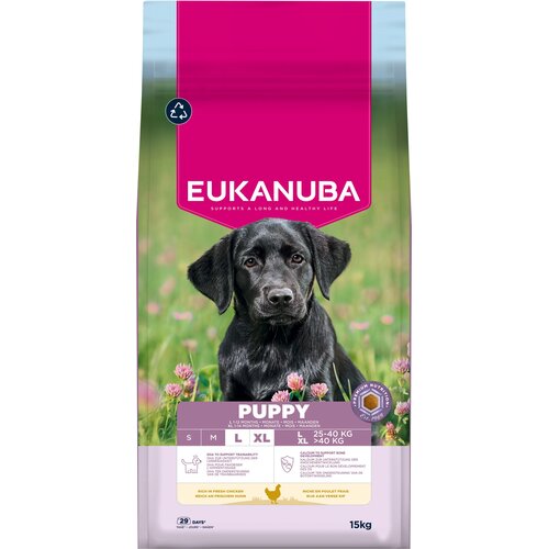 Opakowanie karmy dla psa EUKANUBA Puppy Large Breed Kurczak 15 kg przedstawia czarnego szczeniaka na tle zielonej łąki z różowymi kwiatami. Na opakowaniu widnieje napis "EUKANUBA" oraz informacje o wadze i składzie karmy, w tym "PUPPY", "L 25-40 KG", "XL 