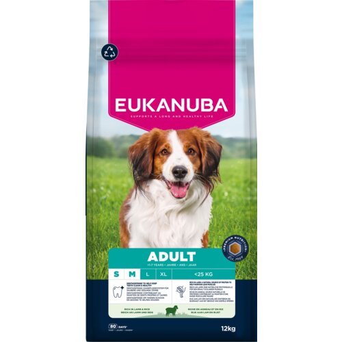 Opakowanie karmy dla psa marki EUKANUBA z wizerunkiem psa na tle zielonej trawy, z napisem "ADULT" oraz informacjami o przeznaczeniu dla psów małych i średnich ras o wadze do 25 kg. Na dole opakowania widnieje informacja o wadze 12 kg.