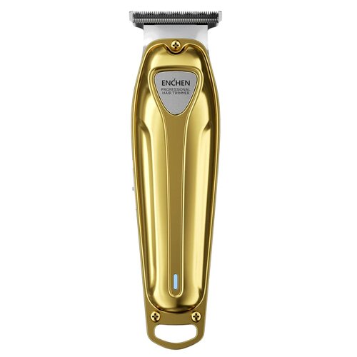 Złota strzyżarka z widocznym ostrzem na górze, na której znajduje się napis "ENCHEN PROFESSIONAL HAIR TRIMMER". Na dole urządzenia widoczny jest mały, niebieski wskaźnik.