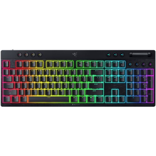 Na zdjęciu znajduje się klawiatura z podświetleniem RGB, z widocznymi klawiszami funkcyjnymi i numerycznymi. Na górnej części klawiatury znajduje się logo producenta oraz przyciski multimedialne.