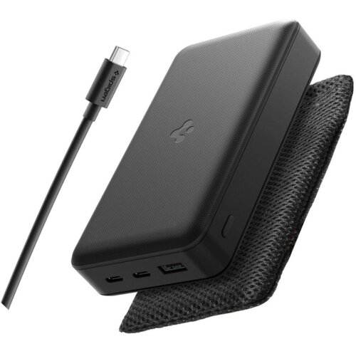 Czarny powerbank z logo na powierzchni, obok którego znajduje się kabel z napisem "Spigen". Produkt leży na ciemnej, teksturowanej podstawce.