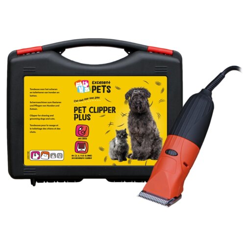 Czarna walizka z żółtą etykietą zawierającą tekst: "Excellent PETS Pet Clipper Plus" oraz ilustracje psa i kota. Obok walizki znajduje się maszynka do strzyżenia w kolorze czarno-czerwonym.