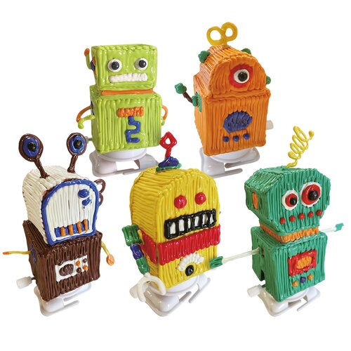 Na zdjęciu znajduje się pięć kolorowych figurek robotów wykonanych z materiału przypominającego plastelinę, każda z unikalnymi detalami i kolorami. Figury mają różne kształty i elementy, takie jak antenki, oczy i usta, a każda z nich stoi na białej podsta