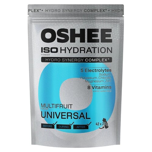 Srebrne opakowanie produktu "OSHEE ISO Hydration Powder" z niebieskim akcentem, zawiera napisy: "Hydro Synergy Complex", "5 Electrolytes: Sodium, Potassium, Chloride, Magnesium, Zinc", "8 Vitamins", "Multifruit Flavour", "Universal", "Before, During, Afte