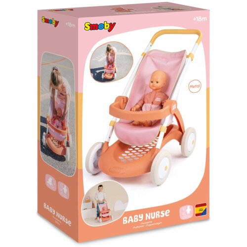 Pudełko z wózkiem dla lalek marki Smoby, model Baby Nurse, z widocznym zdjęciem wózka w kolorze różowo-pomarańczowym z lalką w środku. Na opakowaniu znajdują się napisy: "Smoby", "+18m", "BABY NURSE", oraz oznaczenie "Metal".