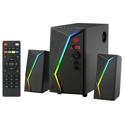 Na zdjęciu widoczne są trzy głośniki z kolorowym podświetleniem LED oraz pilot z przyciskami oznaczonymi m.in. AUX, SD, USB, FM, MUTE, VOL+, VOL-, EQ, RESET, SCAN. Na centralnym głośniku znajduje się logo smoka oraz wyświetlacz z napisem "LINE".