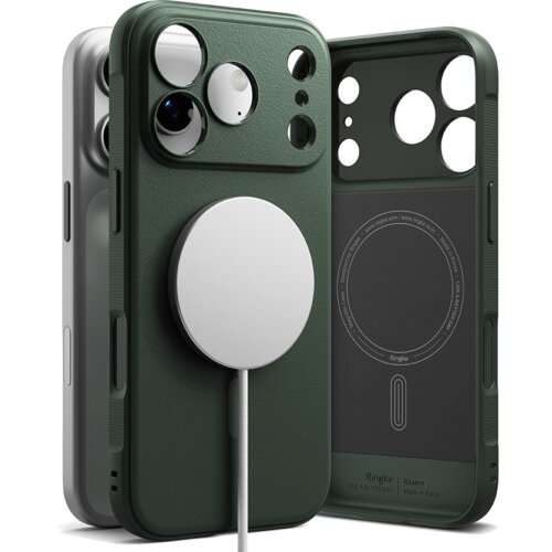 Ciemnozielone etui RINGKE Onyx Magnetic MagSafe do Apple iPhone 17 Pro z okrągłym, białym elementem MagSafe na tylnej części. Wewnątrz etui widoczny jest napis: "Ringke, LIVE A BETTER DAY, Made in Korea".