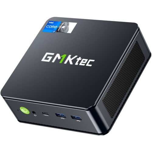 Czarny komputer z logo "GMKtec" na górnej powierzchni, z widocznym przyciskiem zasilania, dwoma portami USB i jednym portem USB-C z przodu. Na górze znajduje się naklejka z napisem "Intel Core i7".