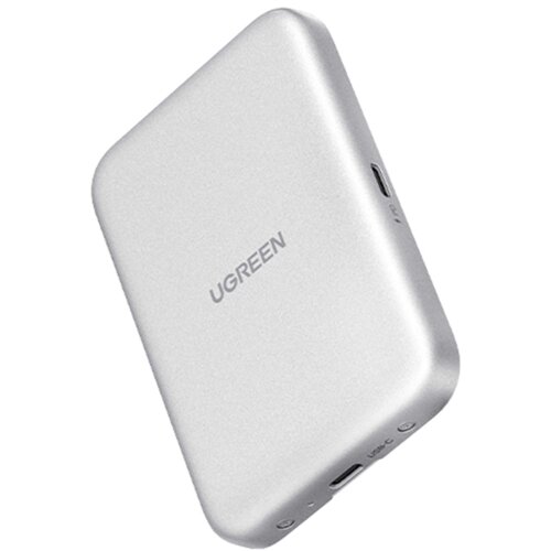Srebrna obudowa dysku z napisem "UGREEN" na środku, posiadająca porty oznaczone jako "USB-C" i "OUT". Produkt ma zaokrąglone krawędzie i gładką powierzchnię.