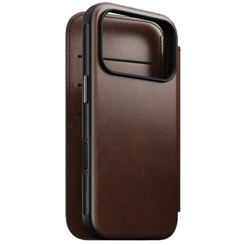 Brązowe, skórzane etui na telefon z widocznymi przeszyciami i miejscem na aparat, wykonane z materiału Horween. Na boku etui znajduje się przycisk z napisem "NOMAD".