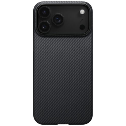 Czarno-szare etui o wzorze przypominającym włókno węglowe, z trzema otworami na aparaty i jednym na lampę błyskową. Produkt jest przeznaczony do telefonu Apple iPhone 17 Pro.