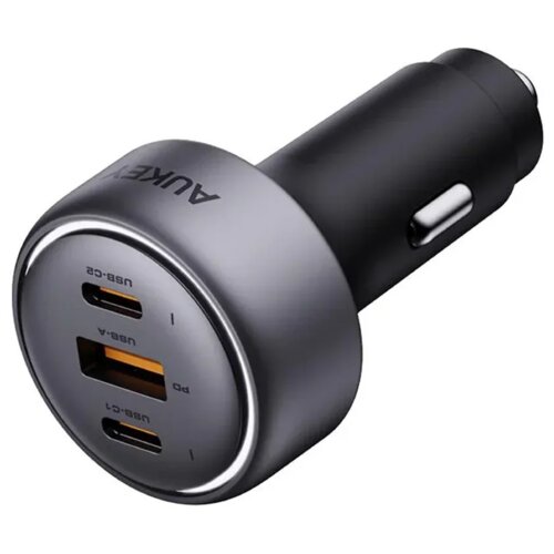 Czarna ładowarka samochodowa z trzema portami: USB-C2, USB-A i USB-C1, z widocznym logo "AUKEY" na obudowie. Porty oznaczone są jako PD i PP.