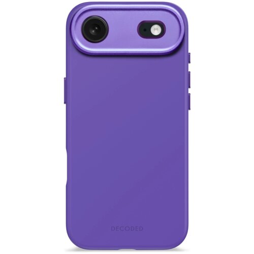 Fioletowe etui silikonowe z wycięciem na aparat i logo "DECODED" na dole. Produkt jest przeznaczony do telefonu Apple iPhone i posiada funkcję MagSafe.
