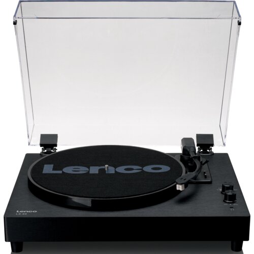 Czarny gramofon z przezroczystą pokrywą, na której widoczny jest napis "Lenco" na macie talerza. Na obudowie znajduje się napis "Lenco LS-60", a obok talerza widoczne są pokrętła i ramię gramofonu.