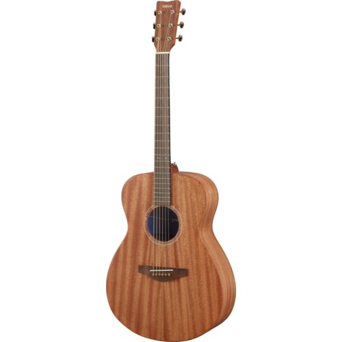 Na zdjęciu znajduje się gitara akustyczna wykonana z mahoniu, z widocznym logo "YAMAHA" na główce. Instrument ma ciemne wykończenie, sześć strun i okrągły otwór rezonansowy.