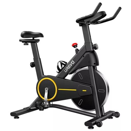 Na zdjęciu znajduje się czarny rower magnetyczny z żółtymi akcentami, z widocznym logo "UREVO" na ramie. Rower posiada regulowane siodełko, kierownicę oraz pedały z paskami.