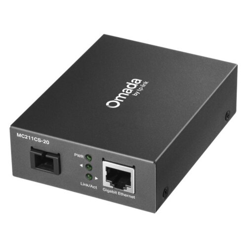 Czarny konwerter z napisem "Omada by TP-Link" na górze obudowy, posiada dwa porty: jeden oznaczony jako "MC211CS-20" oraz drugi jako "Gigabit Ethernet". Obok portów znajdują się dwie diody z opisami "PWR" i "Link/Act".