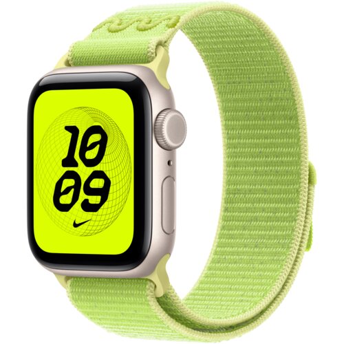 Zegarek z jasnym, zielono-żółtym paskiem sportowym, wyświetlający na ekranie cyfry "10:09" oraz logo Nike. Pasek ma teksturę z widocznymi szwami i zapięcie na rzep.