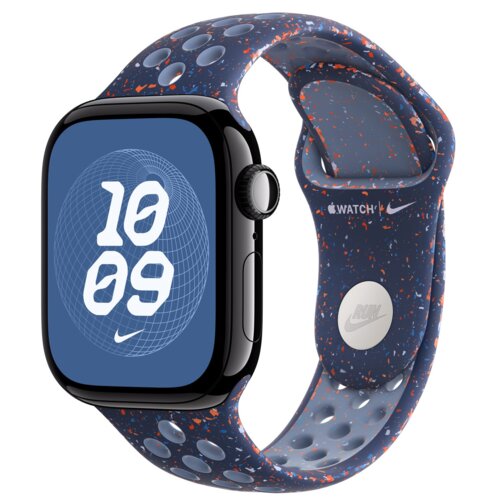 Niebieski pasek do zegarka z otworami i pomarańczowymi akcentami, z widocznym logo "Nike" oraz "WATCH". Na ekranie zegarka widoczny jest biały napis "10 09" na niebieskim tle z białą siatką.