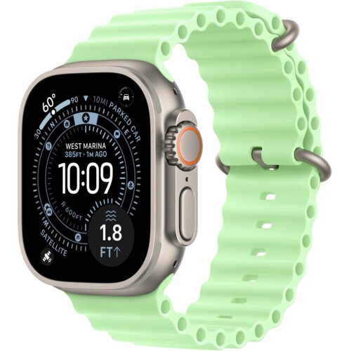 Smartwatch z okrągłym wyświetlaczem pokazuje godzinę 10:09 oraz informacje takie jak "WEST MARINA 385FT - 1M AGO" i "1.8 FT", z neonowo zielonym paskiem o falistej strukturze. Obudowa zegarka jest metaliczna, a przycisk boczny ma pomarańczowy akcent.