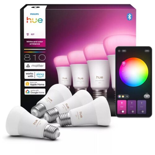 Opakowanie zawiera cztery inteligentne żarówki LED Philips Hue z funkcjami Bluetooth i ZigBee, z oznaczeniem "White and color ambiance" oraz kompatybilnością z systemami Alexa, Apple Home i Google Home. Obok opakowania widoczny jest interfejs aplikacji z kołem kolorów do wyboru barwy światła.