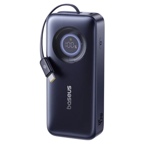 Czarny powerbank z wyświetlaczem pokazującym "100%" oraz wbudowanym kablem z końcówką USB-C. Na obudowie widoczne są napisy: "baseus" i "45W".