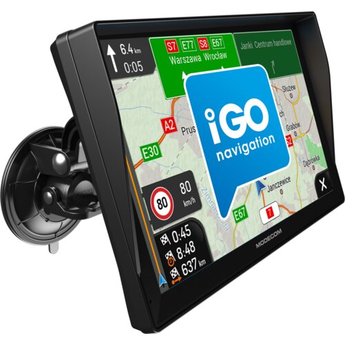 Nawigacja samochodowa z widocznym ekranem, na którym wyświetlana jest mapa z trasą oraz logo "iGO navigation". Na ekranie widoczne są oznaczenia dróg, ograniczenie prędkości do 80 km/h, odległość 6.4 km, czas 0:05, oraz logo "MODECOM" na obudowie urządzen
