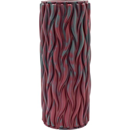 Na zdjęciu znajduje się bordowy roller z falistą, teksturowaną powierzchnią, w odcieniach bordowym i szarym. Produkt ma cylindryczny kształt i jest przeznaczony do ćwiczeń lub masażu.