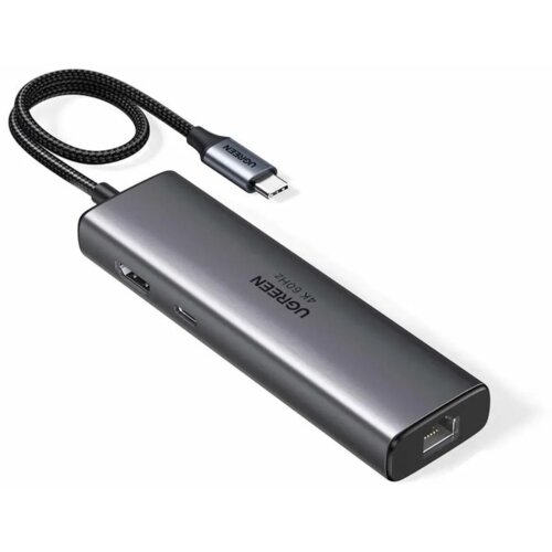 Na zdjęciu widoczny jest hub USB typu C w kolorze szarym z plecionym kablem, na którym znajduje się napis "UGREEN". Na obudowie huba widnieje tekst "UGREEN 4K 60Hz".