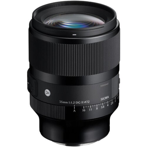 Czarny obiektyw fotograficzny z widocznymi oznaczeniami: "35mm 1:1.2 DG II φ72" oraz "SIGMA". Na obiektywie znajdują się także skale przysłony i numer seryjny "9992047".