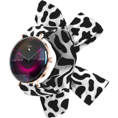 Smartwatch w kolorze różowego złota z wyświetlaczem pokazującym godzinę 10:09:30, datę 04/06 i dzień tygodnia WED, zawiązany na czarno-białym, łaciatym pasku. Na tarczy widoczny jest także licznik kroków z wartością 10349.