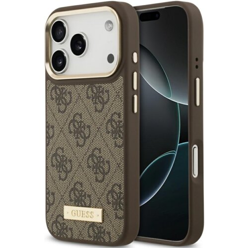 Brązowe etui na telefon z wzorem 4G i metalową plakietką z napisem "GUESS" na dole. Etui jest dopasowane do modelu telefonu z trzema aparatami i posiada wycięcia na przyciski oraz porty.