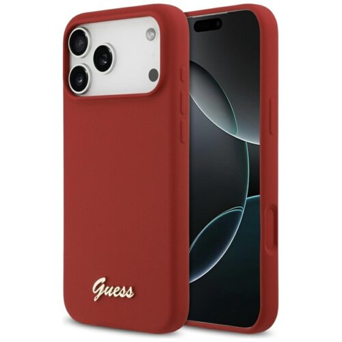 Czerwone etui na telefon z trzema wycięciami na aparaty, ozdobione złotym napisem "Guess" w dolnej części. Obok etui widoczny jest telefon z ciemnym ekranem.