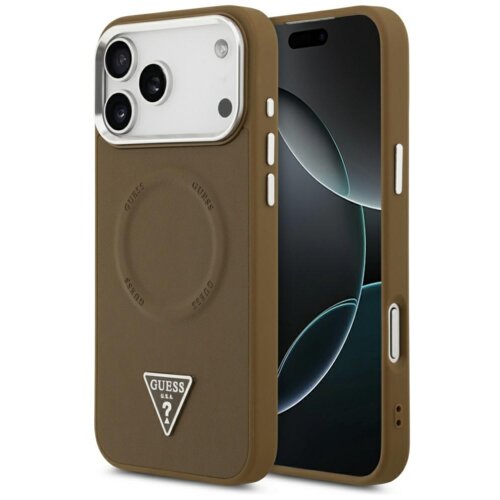 Brązowe etui na telefon z trzema wycięciami na aparaty, ozdobione trójkątnym logo z napisem "GUESS U.S.A" oraz wytłoczonymi napisami "GUESS" wokół okręgu. Etui jest przystosowane do systemu MagSafe i przeznaczone dla modelu Apple iPhone 17 Pro.