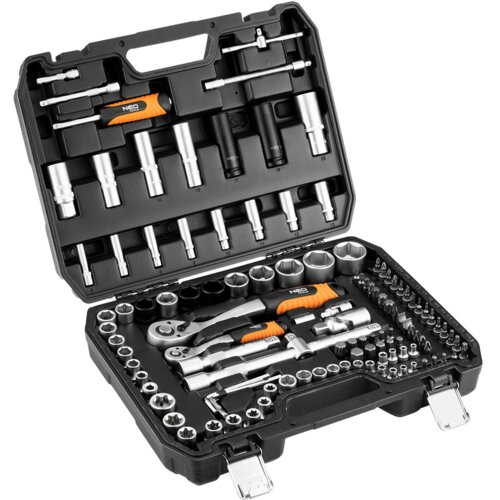 Czarny plastikowy kuferek z zestawem kluczy nasadowych NEO TOOLS, zawierający 115 elementów, w tym różne nasadki, grzechotki i przedłużki, ułożone w dedykowanych miejscach. Na niektórych narzędziach widoczne jest logo "NEO".