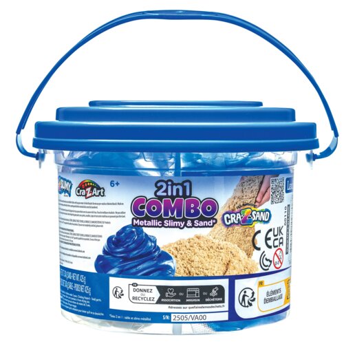 Przezroczyste wiaderko z niebieską pokrywką i uchwytem zawiera zestaw kreatywny "2in1 Combo Metallic Slimy & Sand" marki Cra-Z-Art, z widocznymi grafikami niebieskiego slime'u i piasku. Na etykiecie znajdują się oznaczenia wiekowe 6+, symbole recyklingu o
