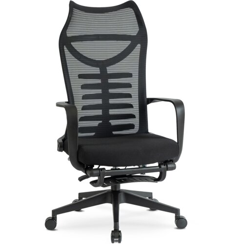 Czarne krzesło obrotowe z ergonomicznym oparciem z siatki i podłokietnikami, osadzone na pięcioramiennej podstawie z kółkami. Siedzisko jest tapicerowane, a konstrukcja oparcia ma charakterystyczny wzór przypominający kręgosłup.