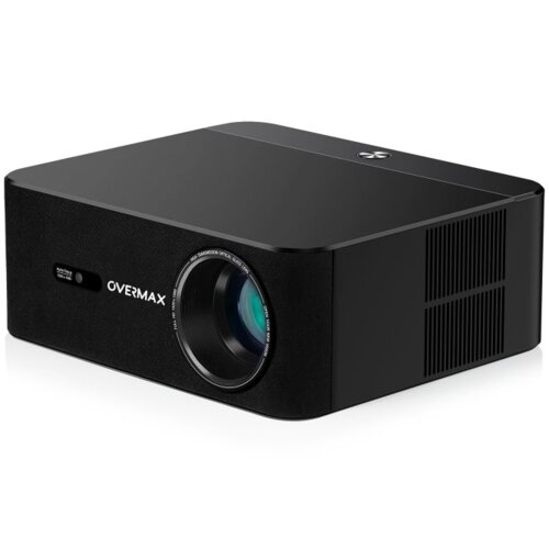 Czarny projektor z widocznym obiektywem i napisem "OVERMAX" na przedniej części obudowy. Obok obiektywu znajduje się napis "4K UHD 1080P" oraz "LED 7000 LUMENS".