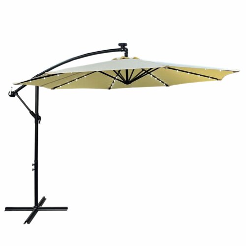 Beżowy parasol ogrodowy z oświetleniem LED, zamontowany na czarnym, metalowym stelażu z podstawą w kształcie krzyża. Parasol ma wymiary 300x300x245 cm i waży 12,7 kg.