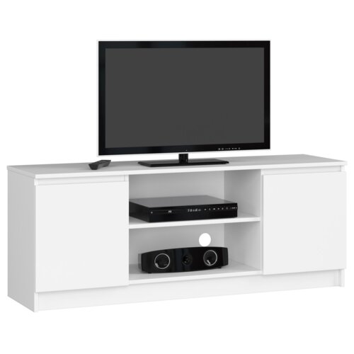 Biała szafka RTV o wymiarach 140x40x55 cm z dwoma drzwiami i dwiema półkami, na której stoi telewizor. Na półkach znajdują się czarny odtwarzacz i głośnik.
