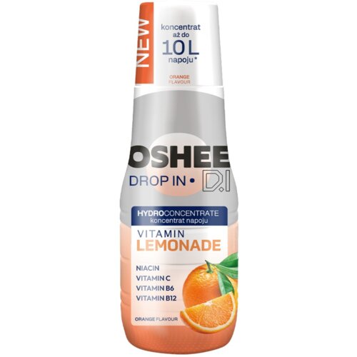 Butelka produktu "Hydrokoncentrat OSHEE DROP IN Vitamin Lemonade Pomarańcza 500 ml" z etykietą zawierającą napisy: "NEW", "koncentrat aż do 10L napoju*", "ORANGE FLAVOUR", "OSHEE DROP IN", "HYDROCONCENTRATE koncentrat napoju", "VITAMIN LEMONADE", "NIACIN"