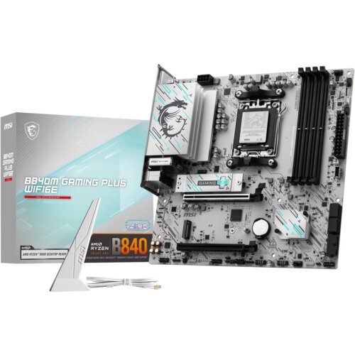 Płyta główna z oznaczeniami "MSI" i "Gaming Plus" jest przedstawiona obok pudełka z napisem "B840M Gaming Plus WiFi6E" oraz anteną i przewodami. Na pudełku widnieje także napis "AMD Ryzen 5000 Desktop Ready" oraz "B840".