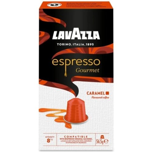 Opakowanie kapsułek do kawy z napisem "LAVAZZA TORINO, ITALIA, 1895 espresso Gourmet CARAMEL Flavoured coffee". Na dole widnieje informacja o intensywności 8/13, kompatybilności z ekspresami Nespresso oraz waga 56,5 g.