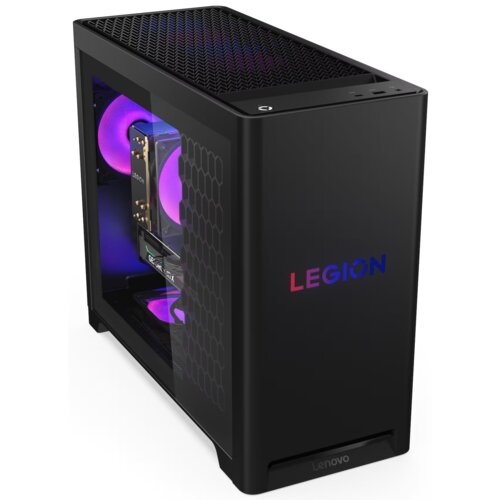 Czarny komputer stacjonarny z podświetleniem RGB wewnątrz obudowy, z widocznym napisem "LEGION" na przednim panelu oraz logo "Lenovo" na dolnej części. Bok obudowy ma przezroczysty panel, przez który widać elementy wewnętrzne, w tym wentylatory z fioletow