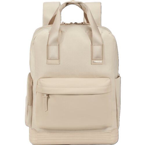 Beżowy plecak z prostokątną kieszenią z przodu i uchwytami do noszenia, z widocznym logo "AMERICAN TOURISTER" na górnej części. Plecak ma gładką teksturę i jest wyposażony w regulowane szelki.