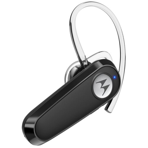 Czarna słuchawka Bluetooth z logo Motorola, posiadająca srebrny przycisk i przezroczysty uchwyt na ucho. Na obudowie widoczna jest niebieska dioda.