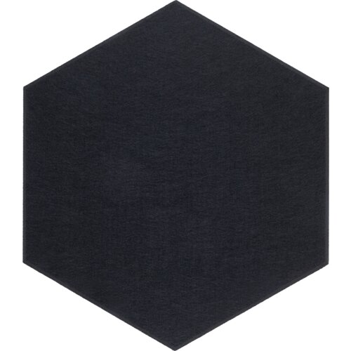 Czarny, sześciokątny panel filcowy o gładkiej powierzchni. Produkt ma wymiary 40 x 46 cm.