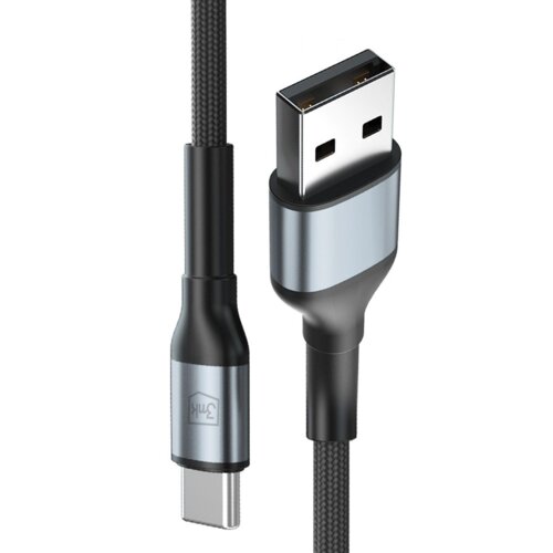 Na zdjęciu widoczny jest czarny kabel USB z końcówkami USB i USB-C, z metalicznymi elementami przy złączach. Na jednej z końcówek znajduje się logo "3MK".